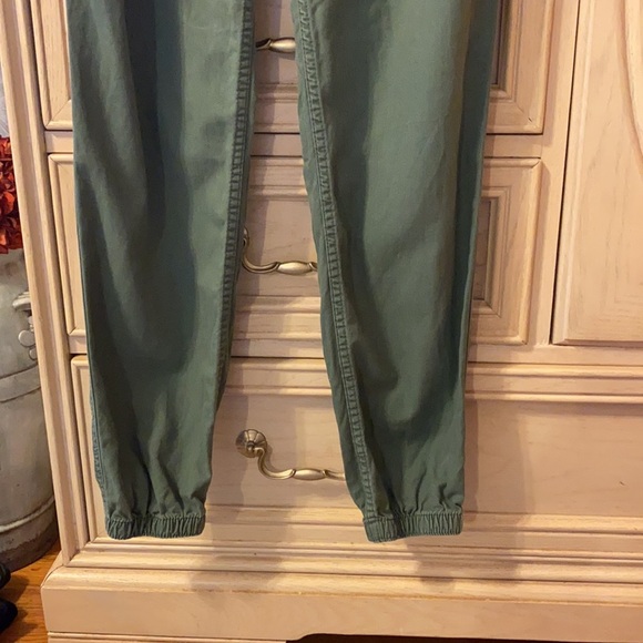 Hollister Ultra High Rise Jogger Pants - Picture 3 of 9